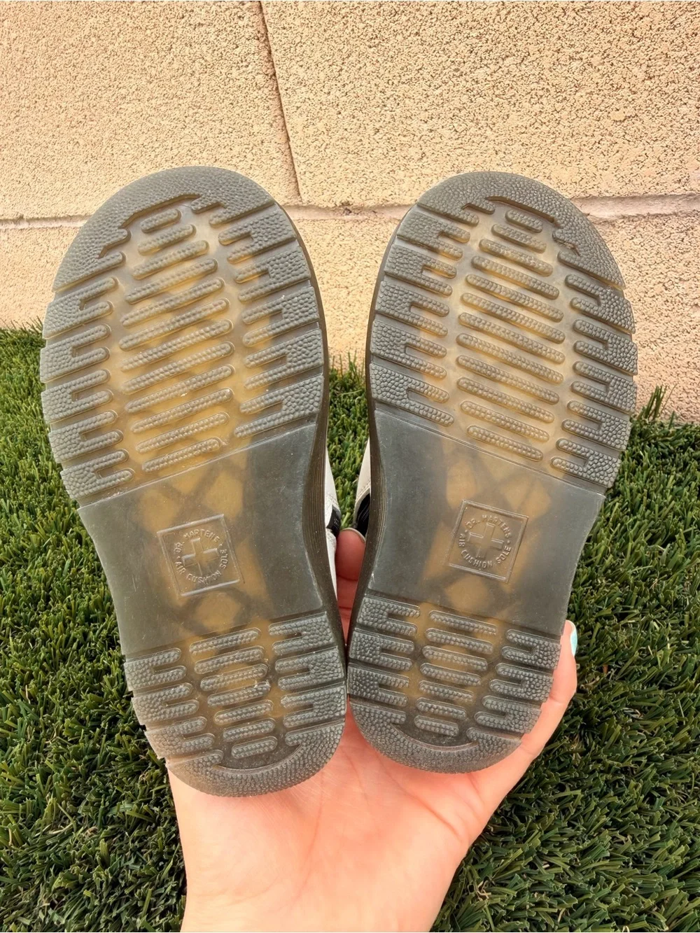 Kids White Dr. Martens KIDS shoe SIZE 9